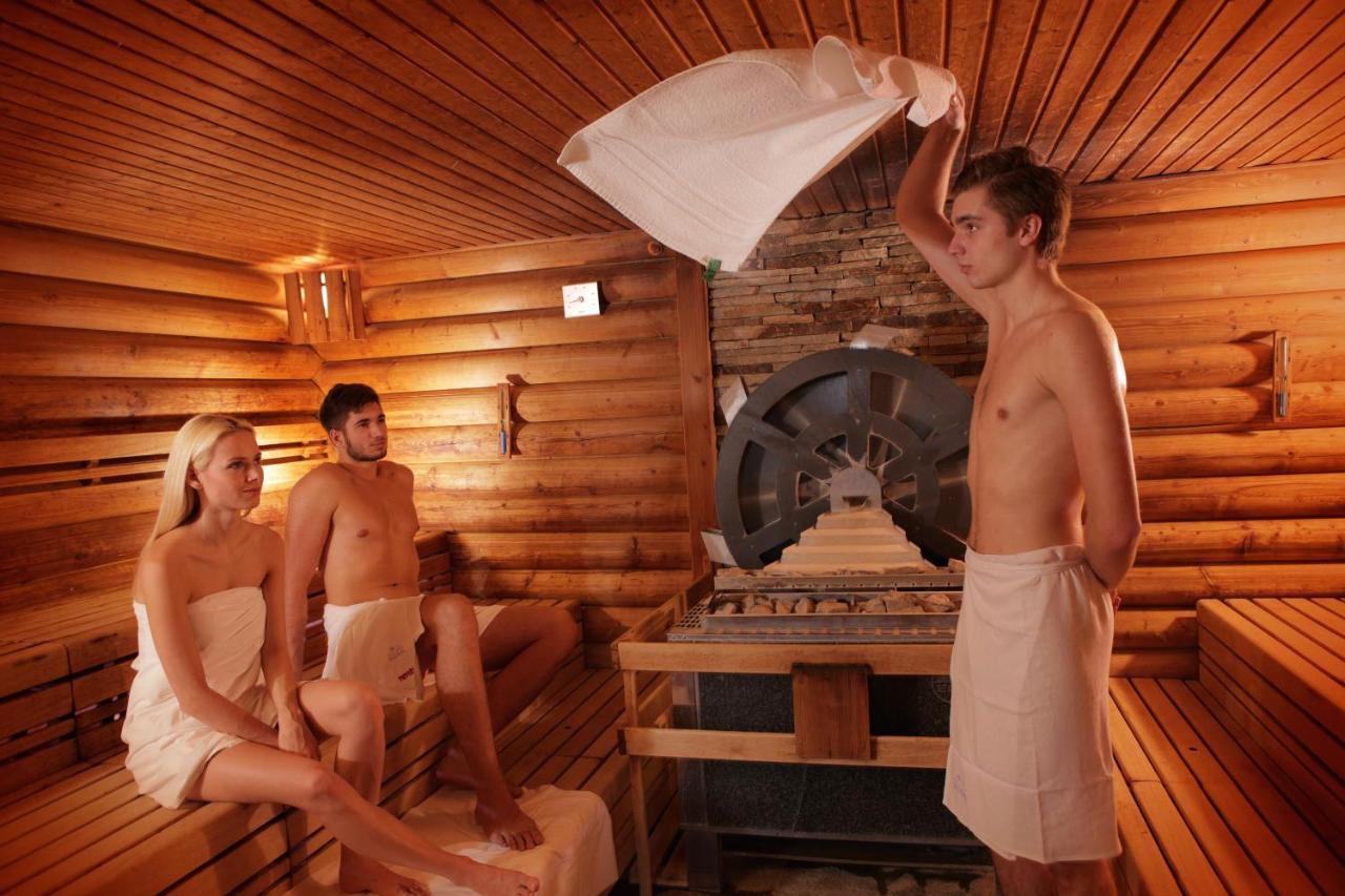Spa hotel Lanterna Velké Karlovice Buitenkant foto