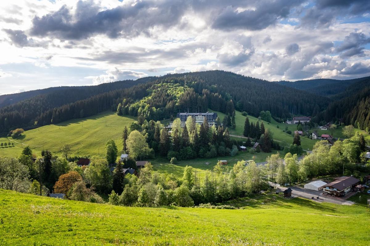 Spa hotel Lanterna Velké Karlovice Buitenkant foto