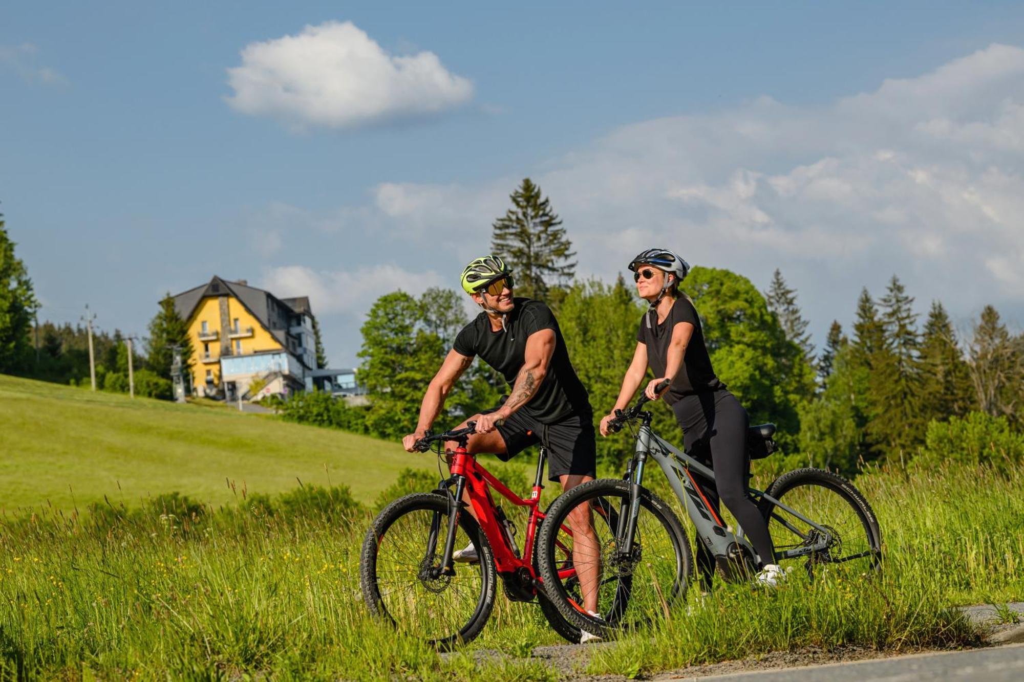 Spa hotel Lanterna Velké Karlovice Buitenkant foto