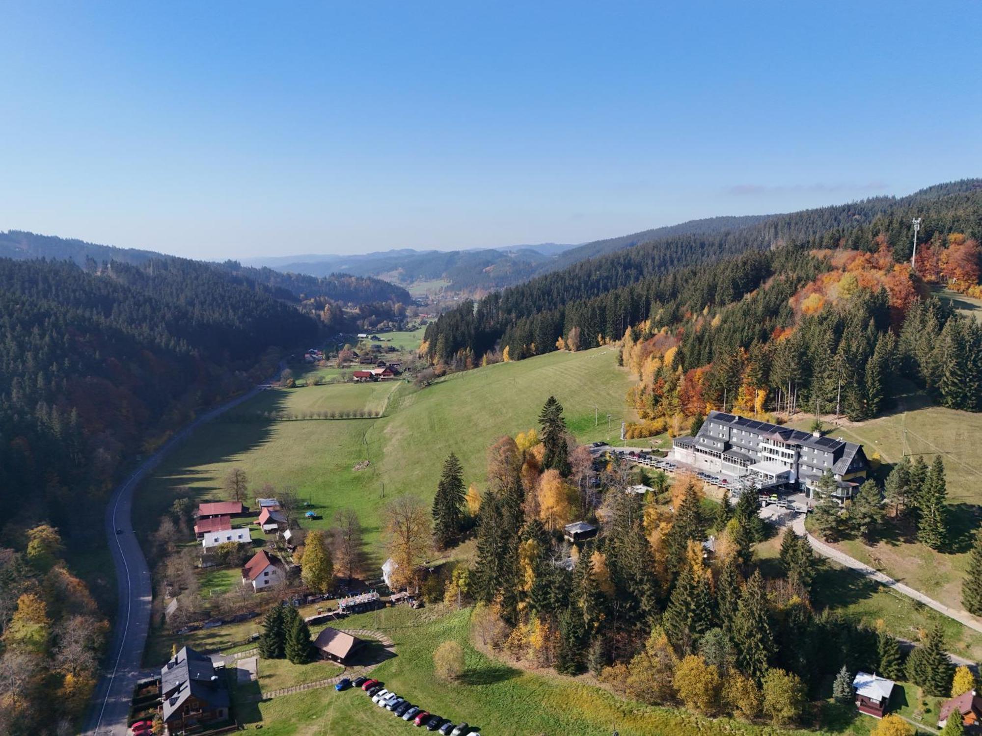 Spa hotel Lanterna Velké Karlovice Buitenkant foto